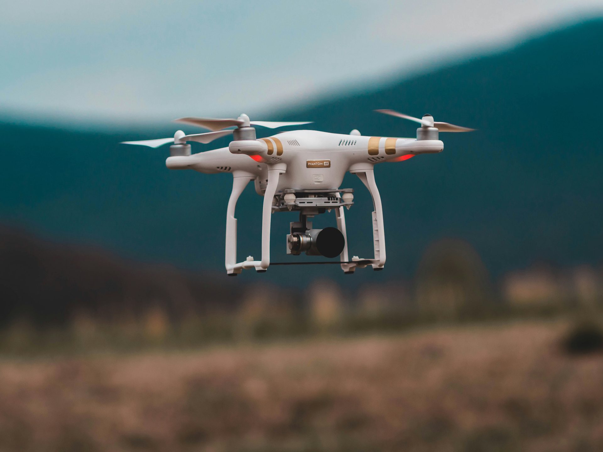 Fotografía con enfoque selectivo del dron cuadricóptero profesional DJI Phantom 3